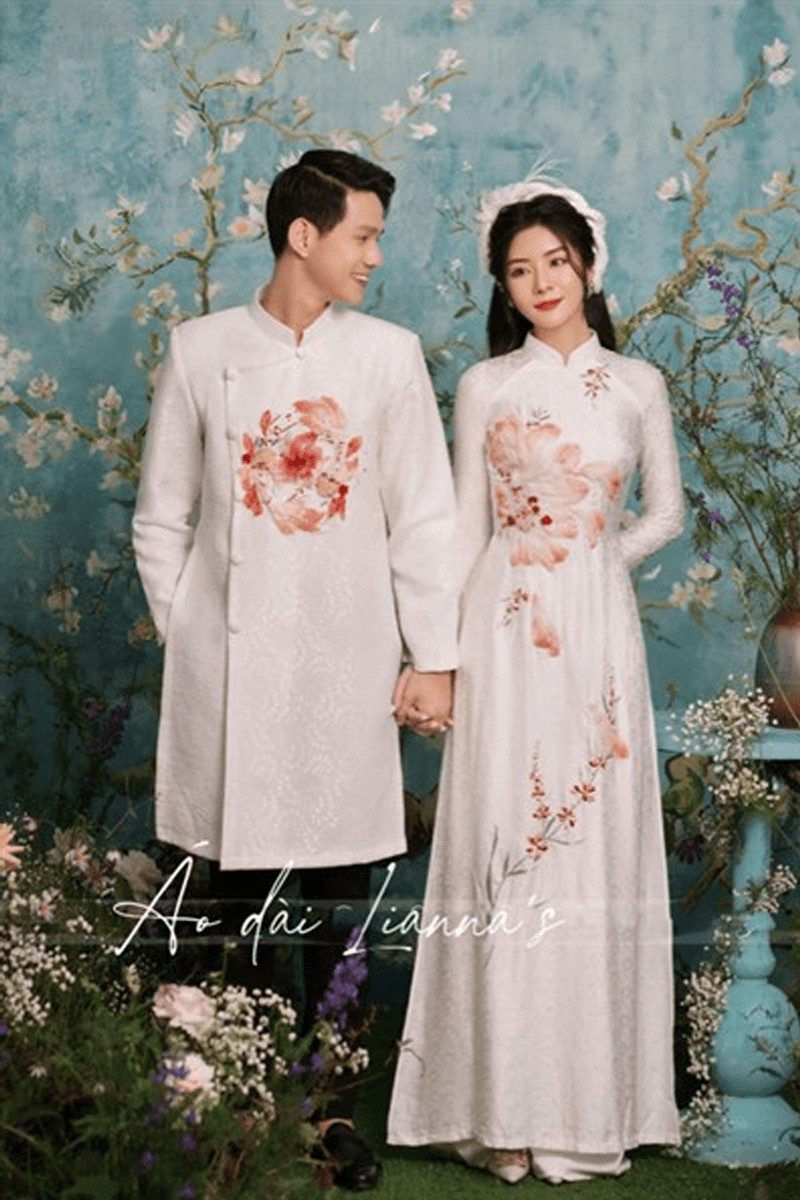 Mẫu áo dài cưới truyền thống trắng, họa tiết song ngư