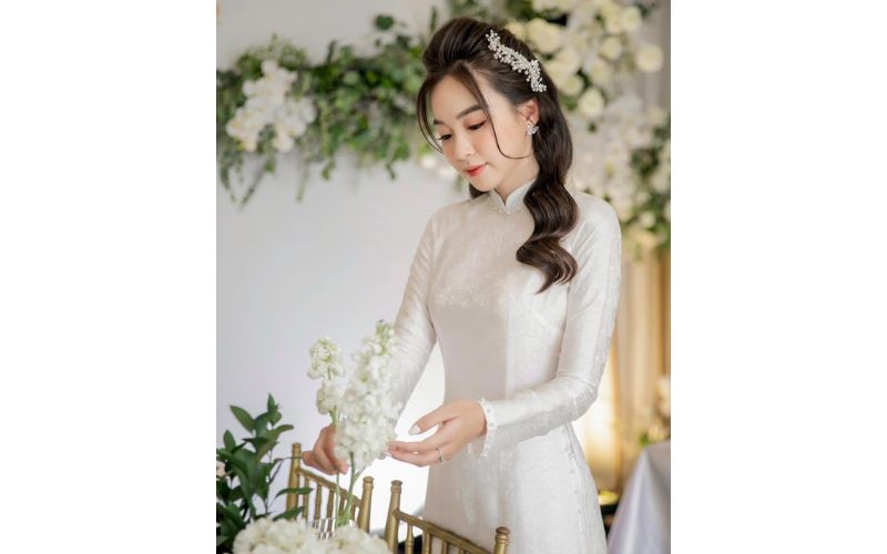 các mẫu áo dài trắng phổ biến cho cô dâu 2023