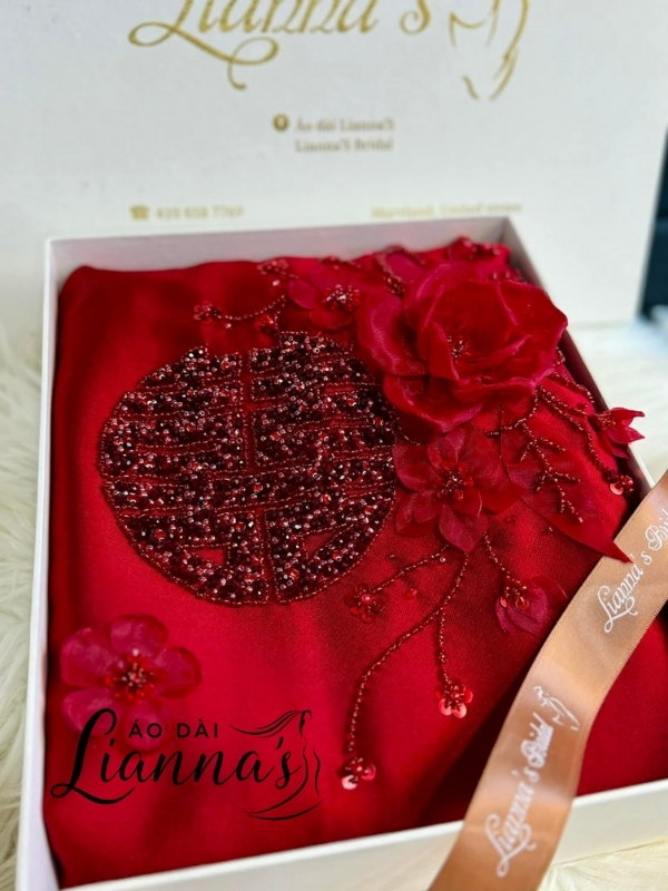  áo dài cưới cổ thuyền