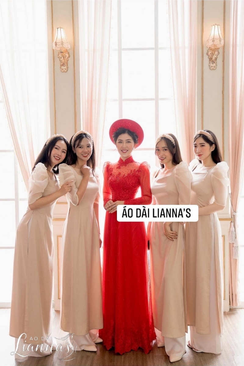 Gợi ý trang phục bê tráp đẹp cho cả nam và nữ trong lễ ăn hỏi Gợi ý trang phục bê tráp đẹp cho cả nam và nữ trong lễ ăn hỏi