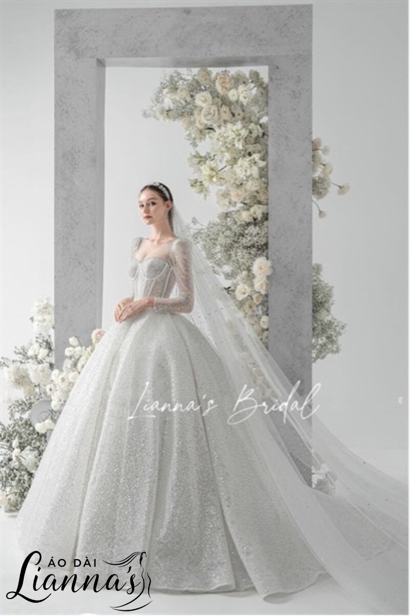 Váy cưới cổ vuông
