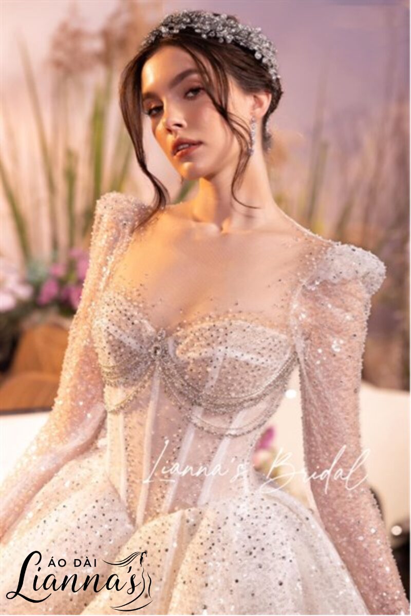 Váy cưới cổ vuông
