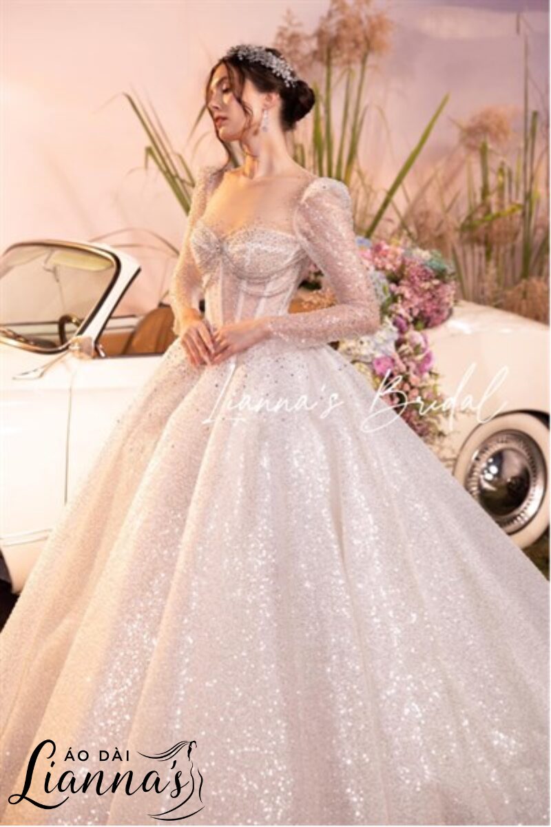 Váy cưới cổ vuông
