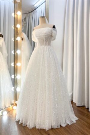 Váy cưới trễ vai