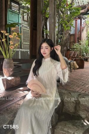 Áo dài lông vũ trắng kem