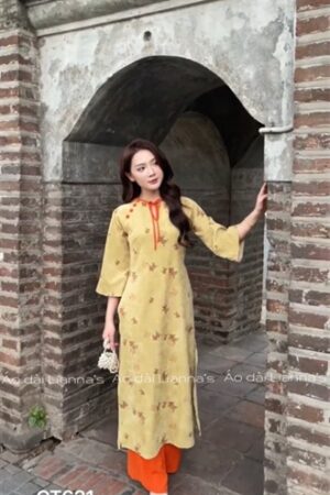 áo dài nhung hoa vàng cổ tròn