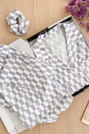 Tay dài ô vuông tím