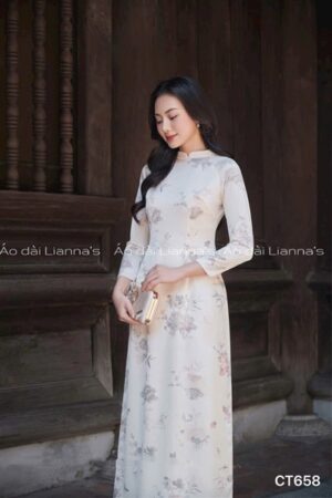 Áo dài cách tan lụa hoa màu kem