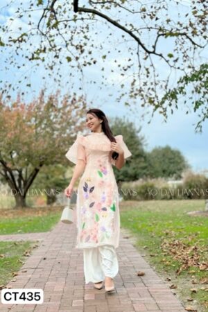 AD tết cổ tiểu thư - hoa đính kết nổi 3D