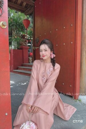 Áo dài cách tan Hồng theu hoa ruybang