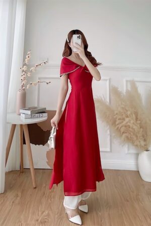 Áo dài đỏ trễ vai