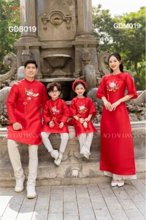 AD bé gái hoạ tiet đính kết _gia đình đỏ kiotviet 55e74b4f9a082f983edcb3d75fecc3aa