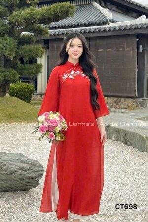 Áo dài suông đỏ kết hoa