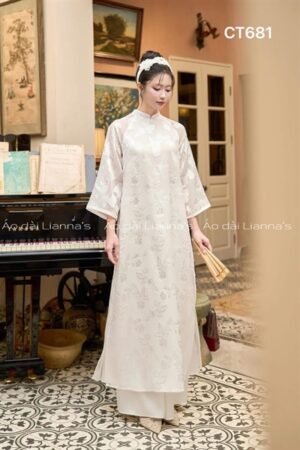 áo dài cách Tân tơ bướm trắng
