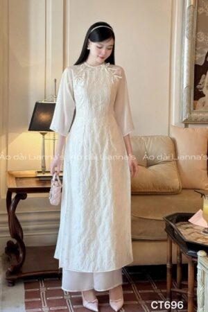 Áo dài cách tan trắng kem