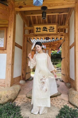 ADCT lyn trắng kem