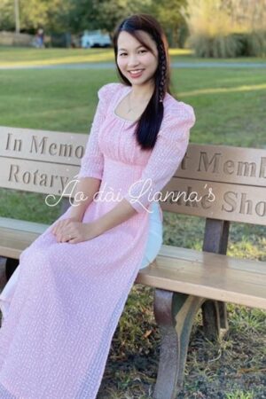 AD hồng cổ vuông kết cờm