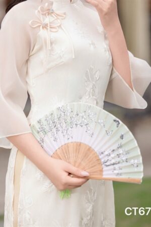 Áo dài cách Tân tơ hoa thêu tong mau kem