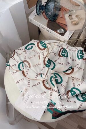 Guccie trắng chữ xanh nâu