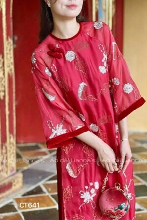 áo dài đỏ tơ thêu hoa phối viền nhung