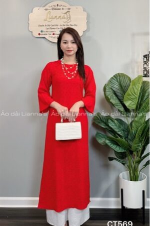 Áo dài suong gấm hoa cúc đỏ