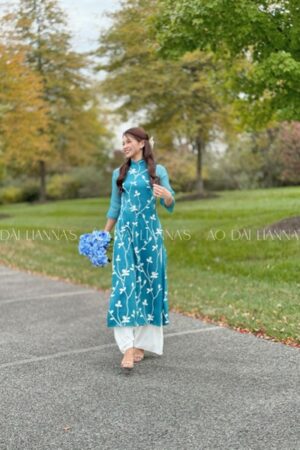 Áo dài suông hoa lá thêu tông màu xanh cổ vịt