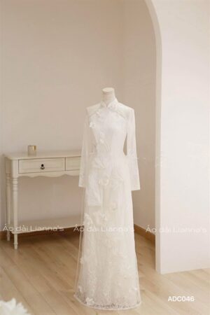 Áo dài cưới trắng đính kết hoa sen