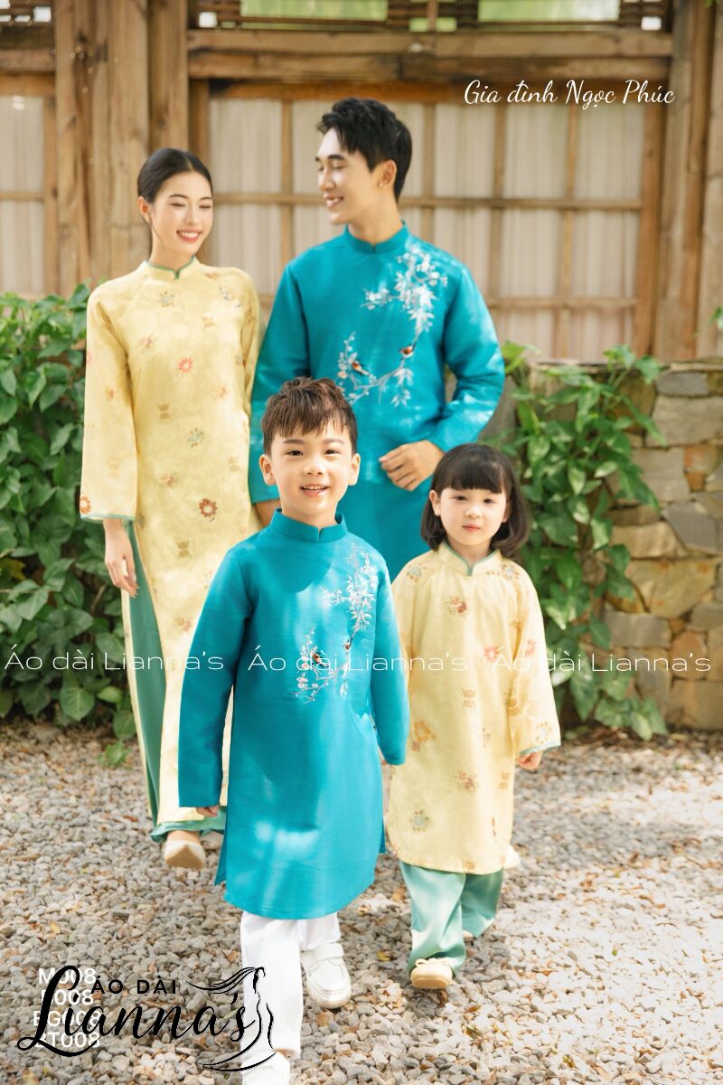 Xu hướng áo dài gia đình Tết 2025 cập nhật mới nhất áo dài gia đình tết 2025