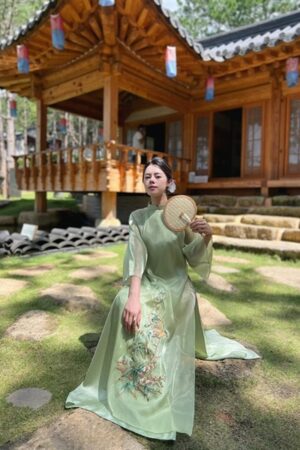 áo dai cách tan Linn xanh cốm thêu