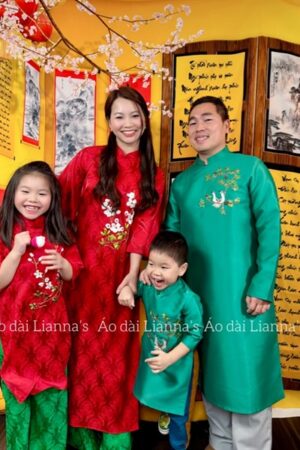 Áo dài bé gái gấm thọ đỏ thêu hoa quan gấm kiotviet 176b7ac001f32bb83fe5c93f53a9d141