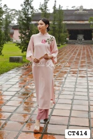 Áo dài suông hoa theu tông hồng