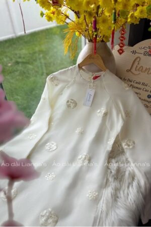 Áo dài suông trang kem theu hoa kiotviet 2a527ff59cf01fa6e508c6553dc0cf9e