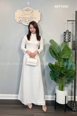 Áo dài gấm tơ hoa màu trắng