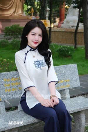 Áo bà ba trắng quan xanh thêu sen