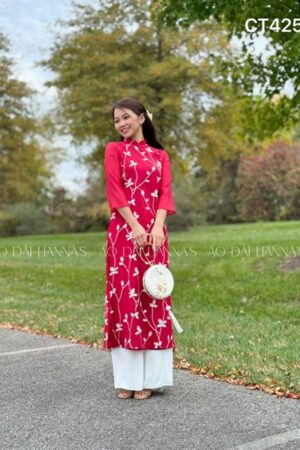 Áo dài form suông hoa lá thêu tông đỏ đô
