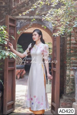 Áo dài cách tân tơ hoa vàng quần vàng