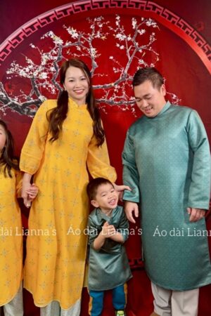 Áo dài bé gái vàng Tết quan gấm kiotviet 399b0fb3b55d2aa22d89a67f401350c3