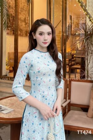 Áo dài hoa nhí quan váy xanh cổ vịt