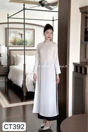 Áo dài form suông mau trắng