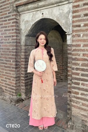 Áo dài nhung hoa vien Hồng cổ tròn