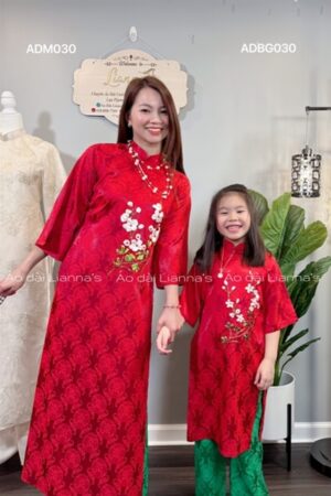 Áo dài bé gái gấm thọ đỏ thêu hoa quan gấm