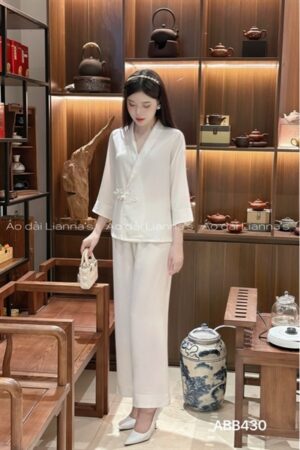 Áo bà ba /phap phuc cổ chéo vien gam màu trắng