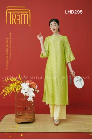 Áo dài lụa hà đông xanh cốm viền vàng