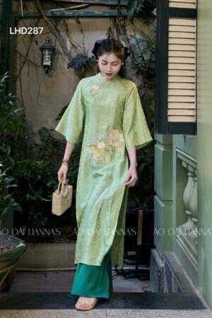 AD lụa hà đông xanh lá nhạt thêu hoa mẫu đơn