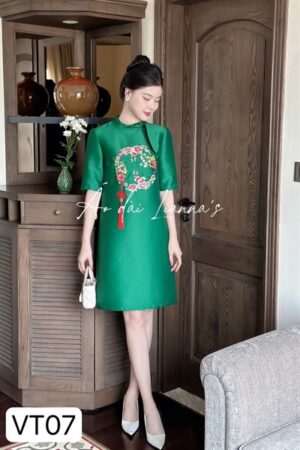 Váy Tết xanh tacpa thêu hoa