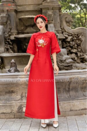 AD mẹ hoạ tiết đính kết_gia đình đỏ