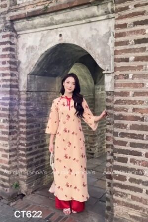 áo dài nhung hoa đỏ cổ tròn