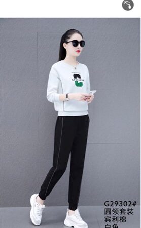 Set thể thao trắng quần đen