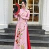 Áo dài thiết kế valentino theu Hồng kiotviet c8ccbd99b0501364388d435c14dd18bc