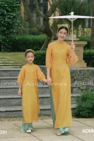Áo dài bé gái vàng Tết quan gấm